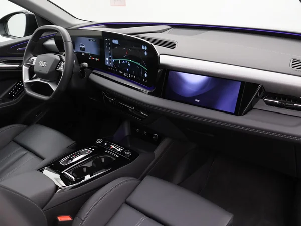 AUDI Q6 e-tron (2026) — foto 29 van 33