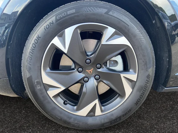 CUPRA Tavascan (2025) — foto 13 van 20