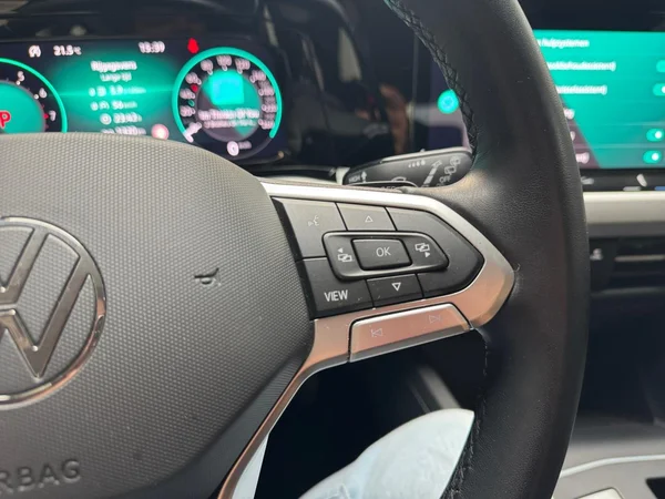 VOLKSWAGEN Golf VIII (2024) — foto 14 van 15