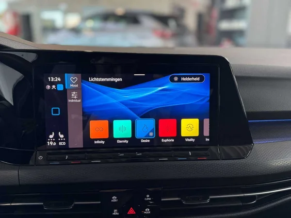 Volkswagen Golf GTE (2022) — foto 8 van 21