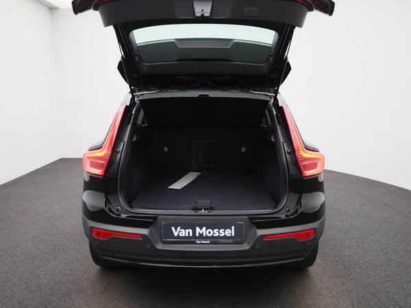 Volvo XC40 (2023) — foto 3 van 40