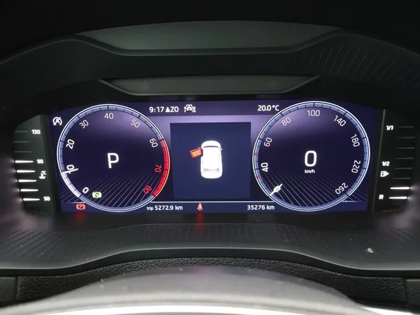 Škoda Karoq (2023) — foto 8 van 30