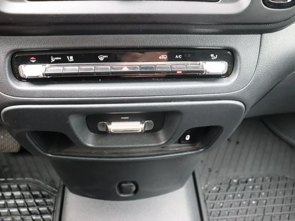 Mercedes-Benz Vito (2025) — foto 10 van 26