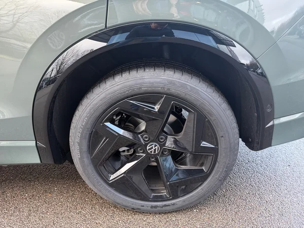 VOLKSWAGEN Tiguan (2026) — foto 15 van 22