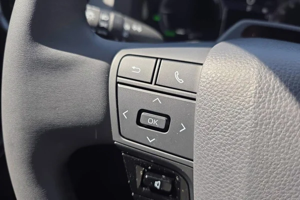 Toyota C-HR Hybrid (HEV) (2026) — foto 6 van 26