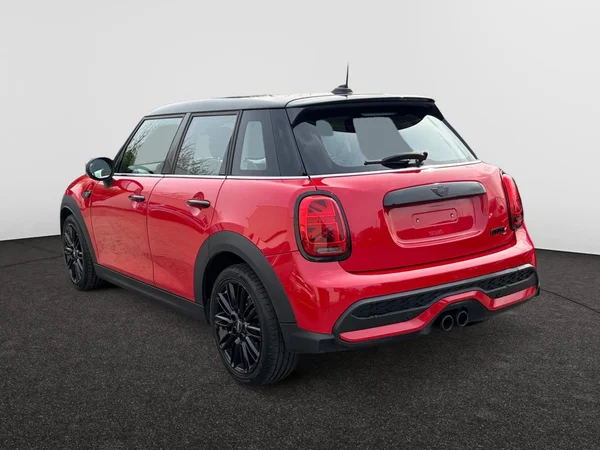 MINI Mini 5 Doors (F55 LCI II) (2022) — foto 18 van 24