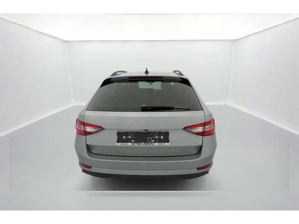 SKODA Superb SW PHEV (2020) — foto 9 van 36