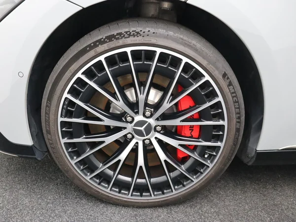 Mercedes-Benz EQE (2025) — foto 31 van 33