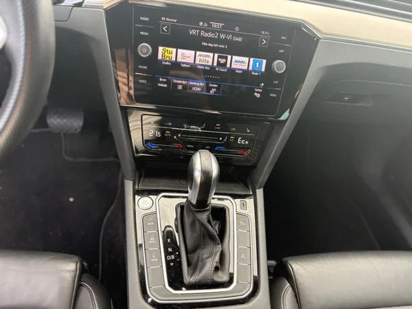 Volkswagen Passat (2021) — foto 12 van 12