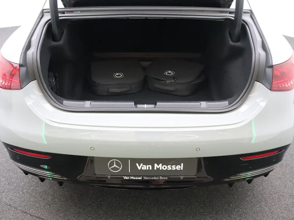 Mercedes-Benz EQE (2025) — foto 19 van 33