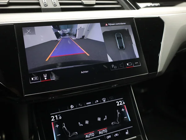 AUDI Q8 e-tron Sportback (2024) — foto 18 van 25