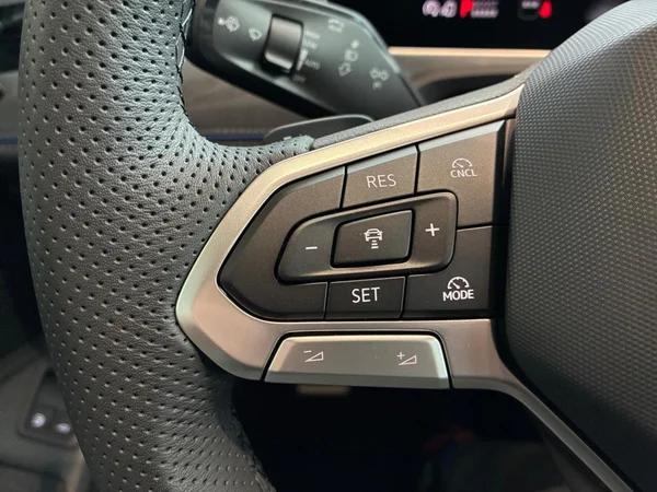 VOLKSWAGEN Passat Variant eHybrid (PHEV) (2026) — foto 14 van 21