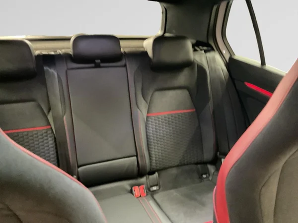 VOLKSWAGEN Golf VIII GTI (2021) — foto 11 van 23