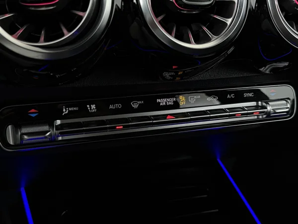 MERCEDES GLB 180 (2021) — foto 17 van 31