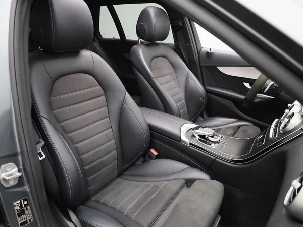 Mercedes-Benz C-Klasse (2021) — foto 27 van 41
