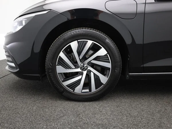 VOLKSWAGEN Golf VIII (2024) — foto 3 van 20