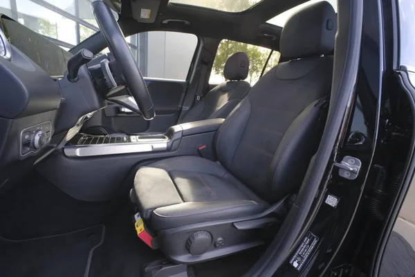 Mercedes-Benz EQB (2025) — foto 17 van 39