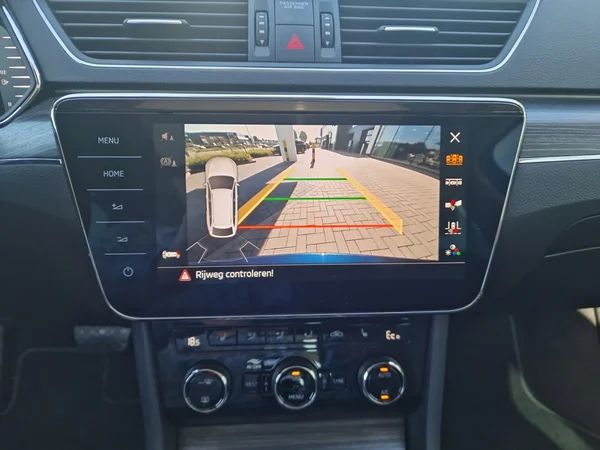 SKODA Superb Combi (2024) — foto 11 van 21