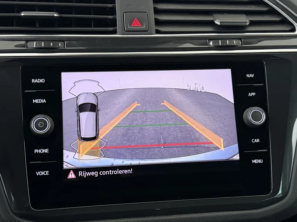 VOLKSWAGEN Tiguan (2022) — foto 11 van 28