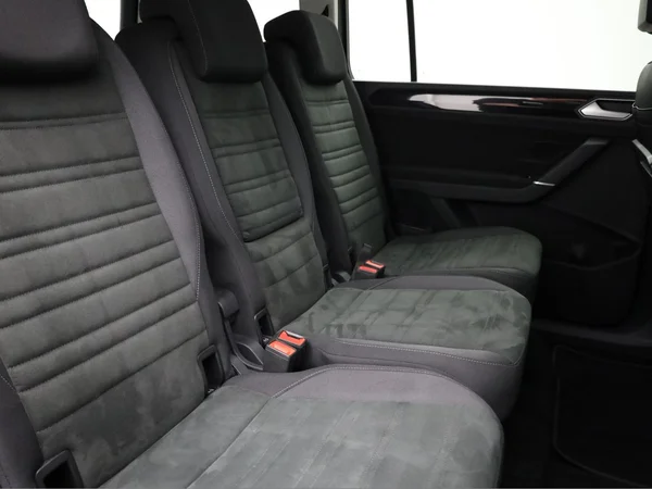 VOLKSWAGEN Touran (2023) — foto 23 van 23