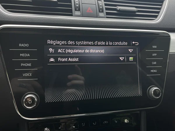 SKODA Superb Combi (2024) — foto 6 van 19