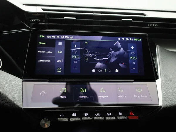 Peugeot 408 (2023) — foto 13 van 47