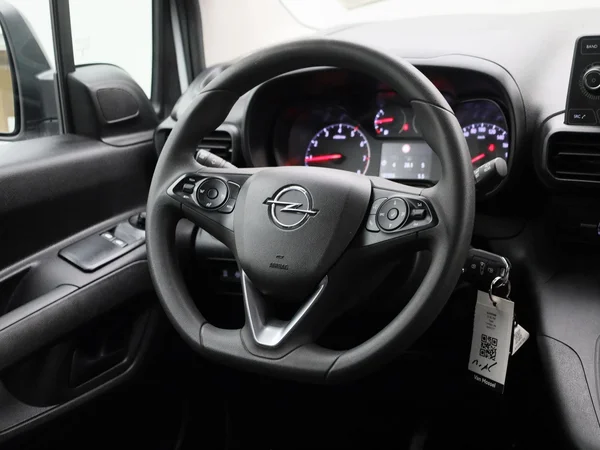Opel Combo (2022) — foto 2 van 33