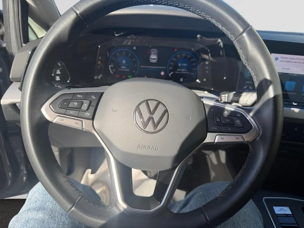 VOLKSWAGEN Golf VIII (2023) — foto 18 van 20