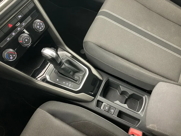 VOLKSWAGEN T-Roc (2021) — foto 11 van 36