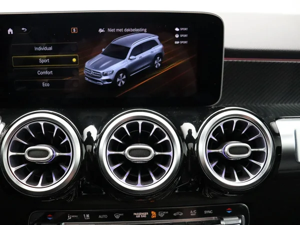 Mercedes-Benz GLB (2021) — foto 16 van 33