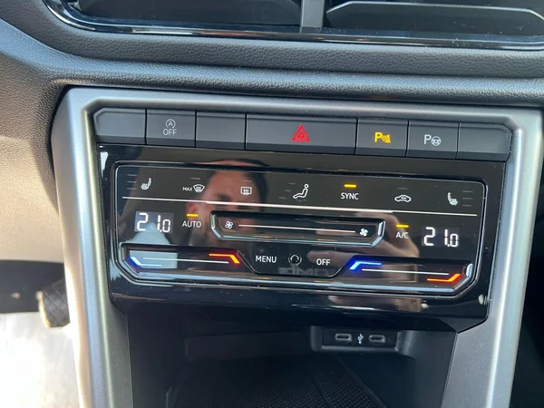 VOLKSWAGEN T-Roc (2022) — foto 9 van 24