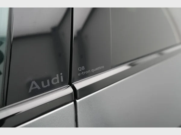 AUDI Q8 e-tron (2025) — foto 6 van 34