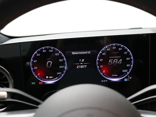 Mercedes-Benz CLA (2025) — foto 7 van 31
