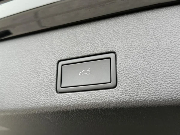 VOLKSWAGEN Golf VIII SW (2024) — foto 3 van 24