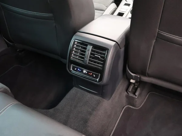 VOLKSWAGEN Passat Variant GTE (2022) — foto 7 van 30