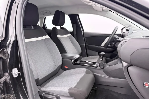 Citroen C4 (2023) — foto 2 van 32