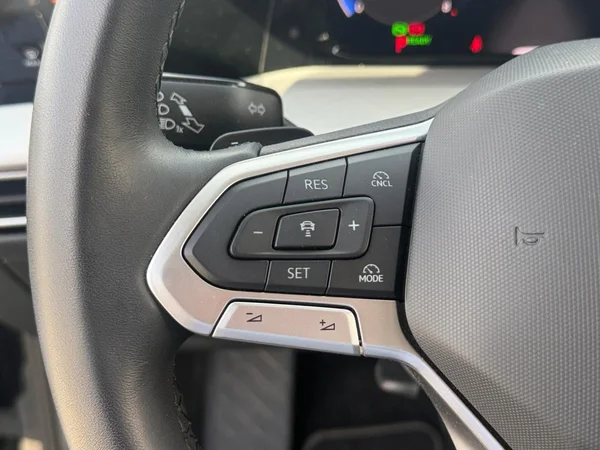 VOLKSWAGEN Golf VIII (2025) — foto 2 van 19