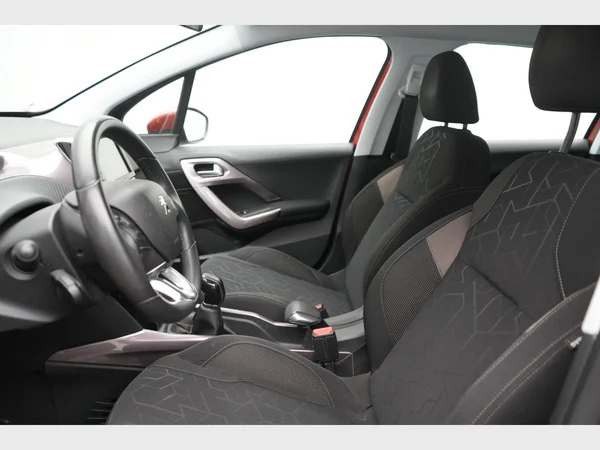 PEUGEOT 2008 (2014) — foto 7 van 20