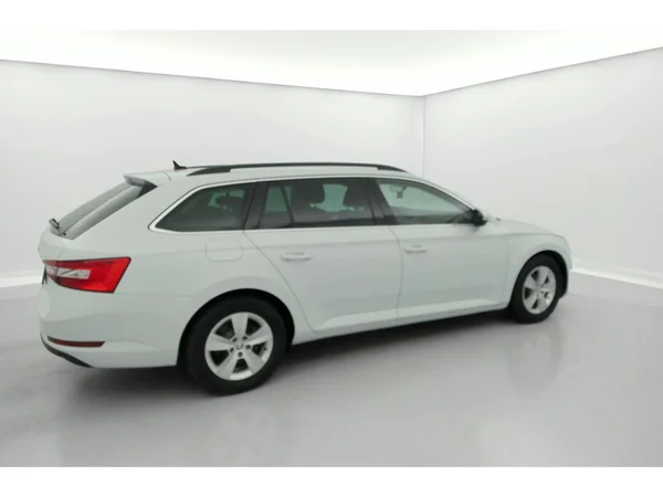 SKODA Superb Combi (2020) — foto 31 van 35