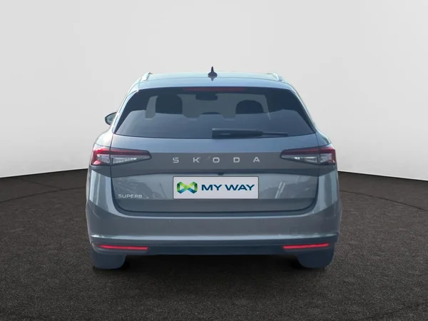 SKODA Superb Combi (2025) — foto 2 van 25