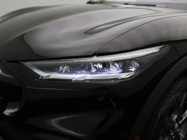 Ford Mustang Mach-E (2023) — foto 7 van 41