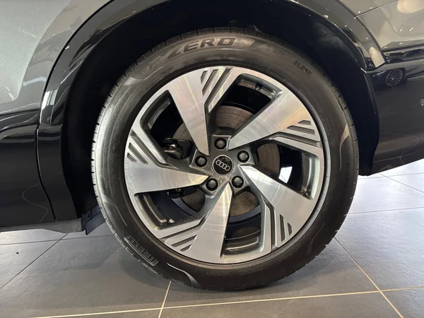 AUDI SQ6 e-tron (2026) — foto 10 van 24