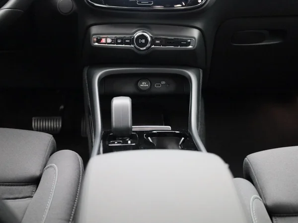 Volvo XC40 (2023) — foto 2 van 41