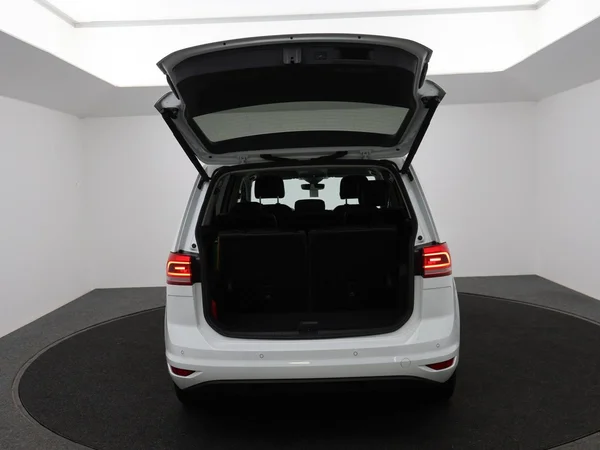 VOLKSWAGEN Touran (2025) — foto 27 van 29