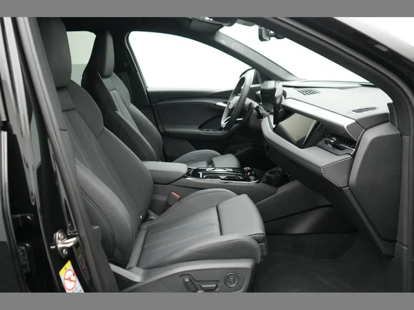 AUDI Q6 e-tron (2025) — foto 2 van 46
