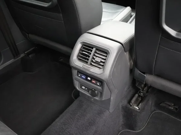Volkswagen Tiguan Allspace (2021) — foto 16 van 31