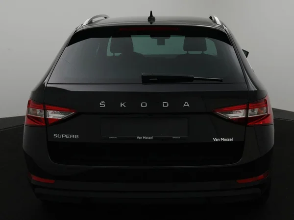 SKODA Superb Combi (2024) — foto 9 van 29