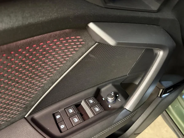 AUDI A3 Alltstreet (2024) — foto 6 van 32