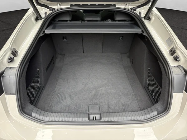 AUDI A6 Sportback e-tron (2025) — foto 14 van 17