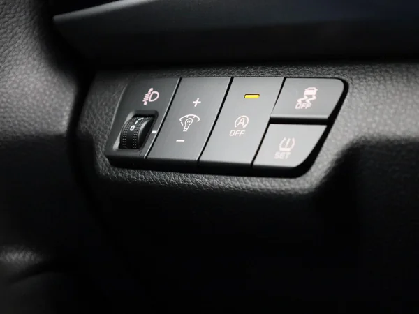 Kia Rio (2023) — foto 11 van 37